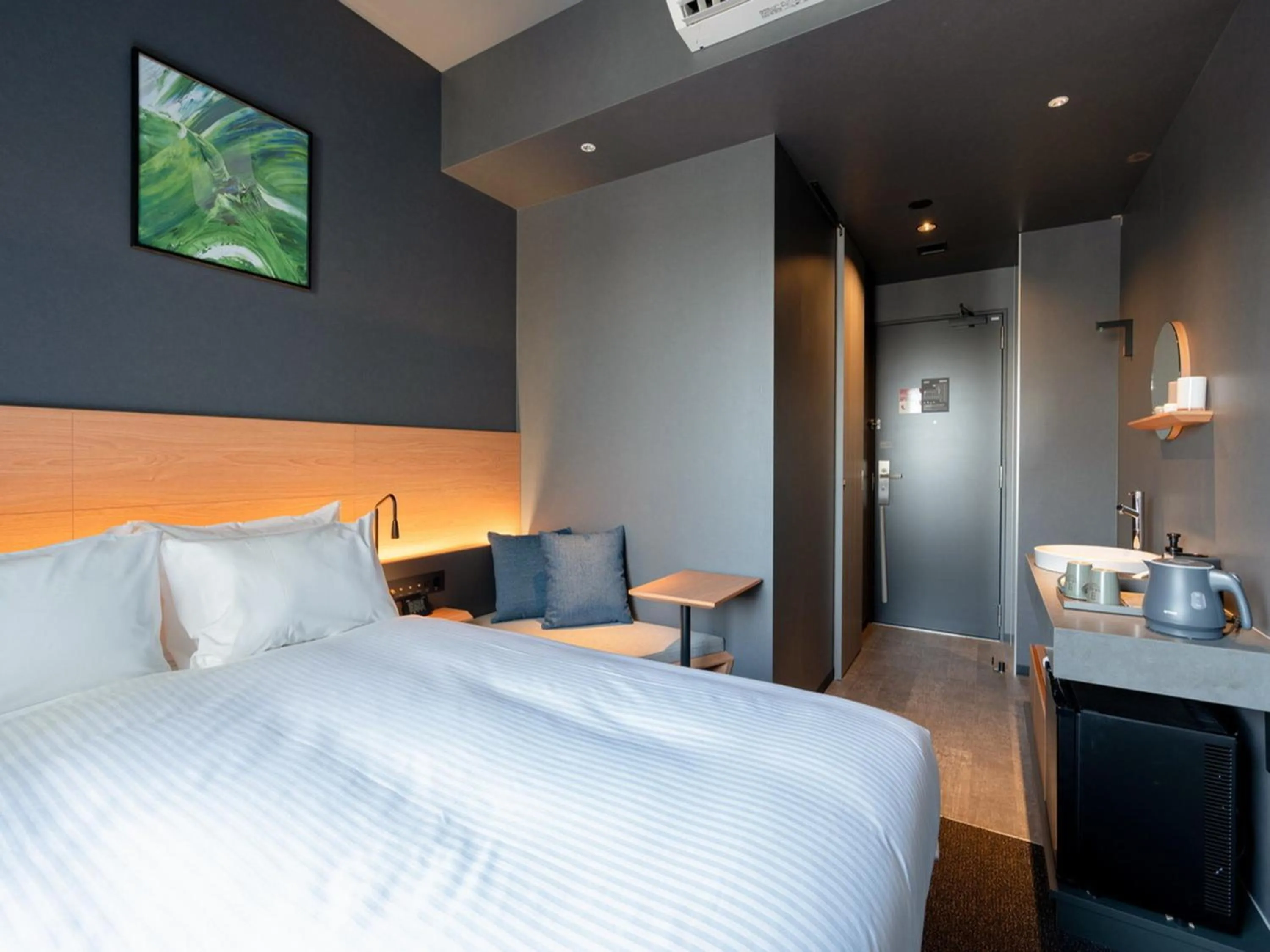 Bedroom, Bed in Grids Premium Hotel Kumamoto