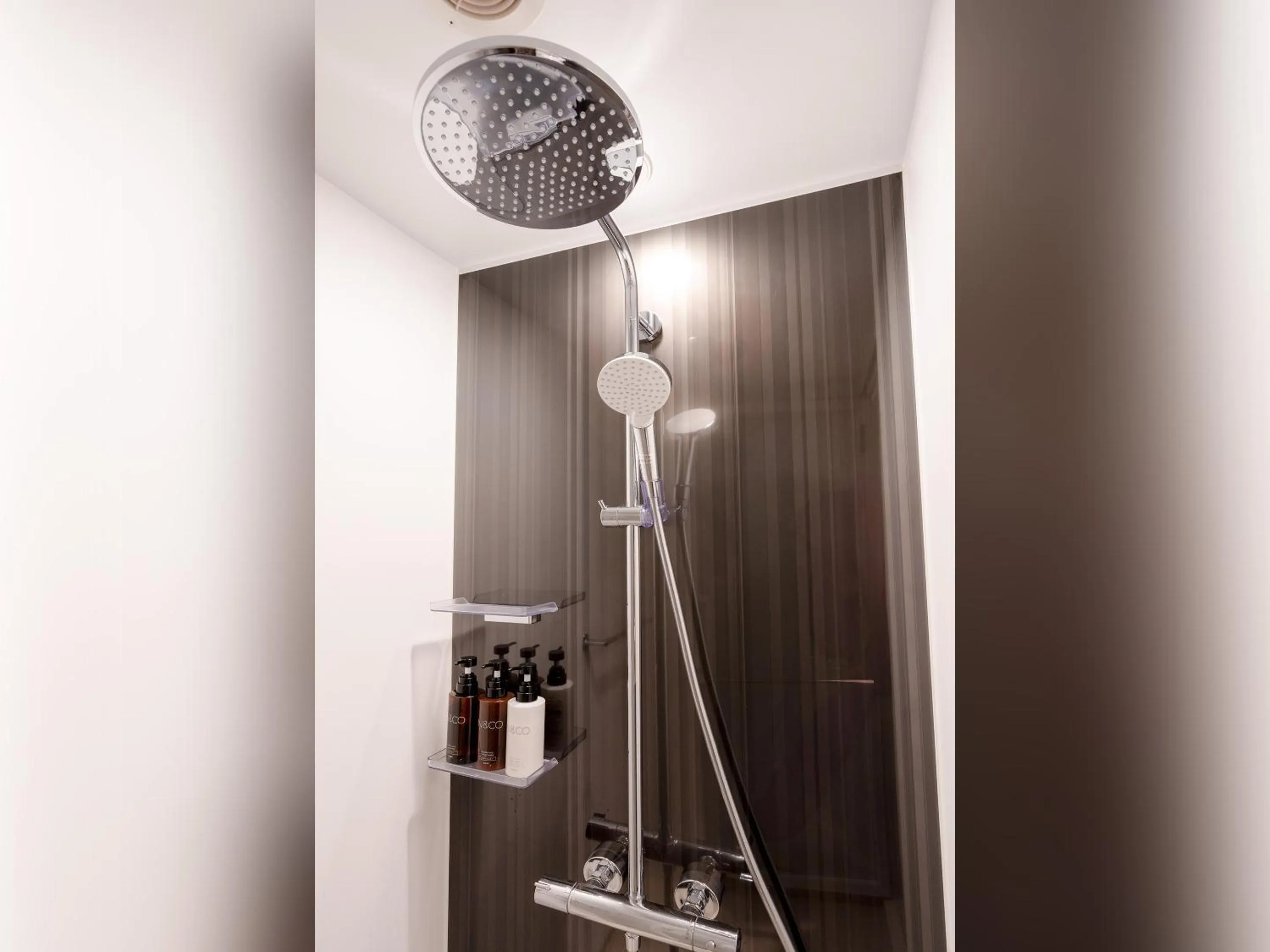 Shower in Grids Premium Hotel Kumamoto