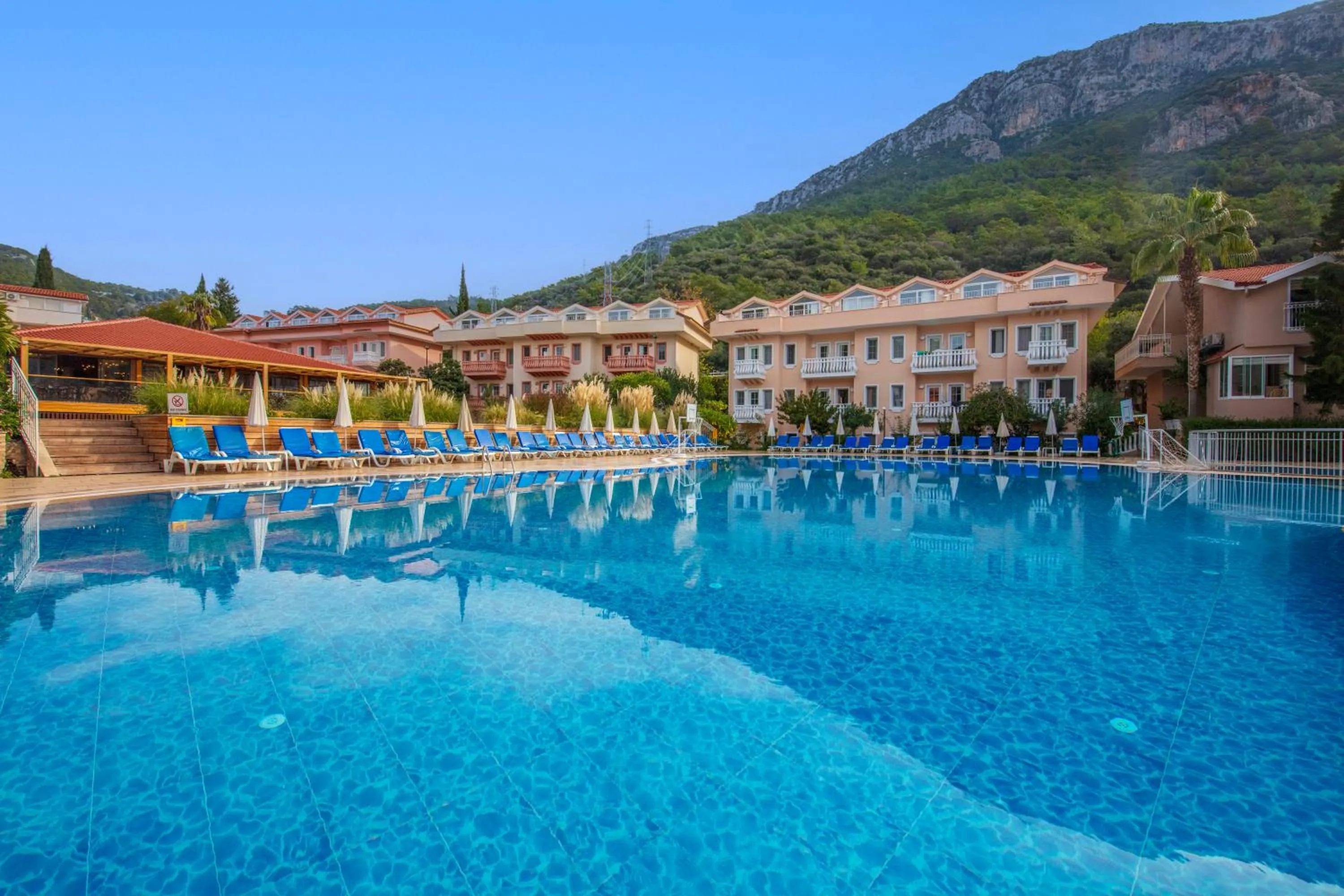 Swimming pool in Ölüdeniz Turquoise Hotel - All Inclusive