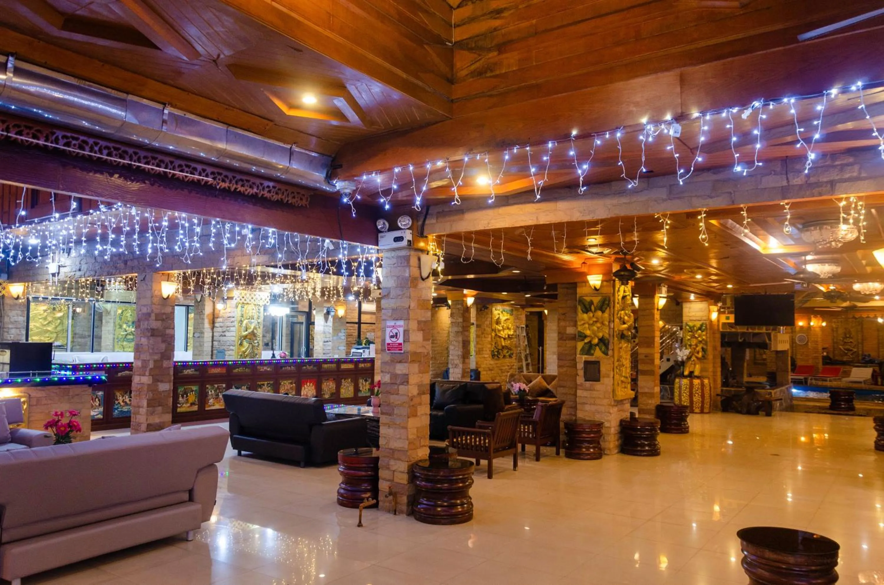 Restaurant/places to eat in Diva Patong Hotel