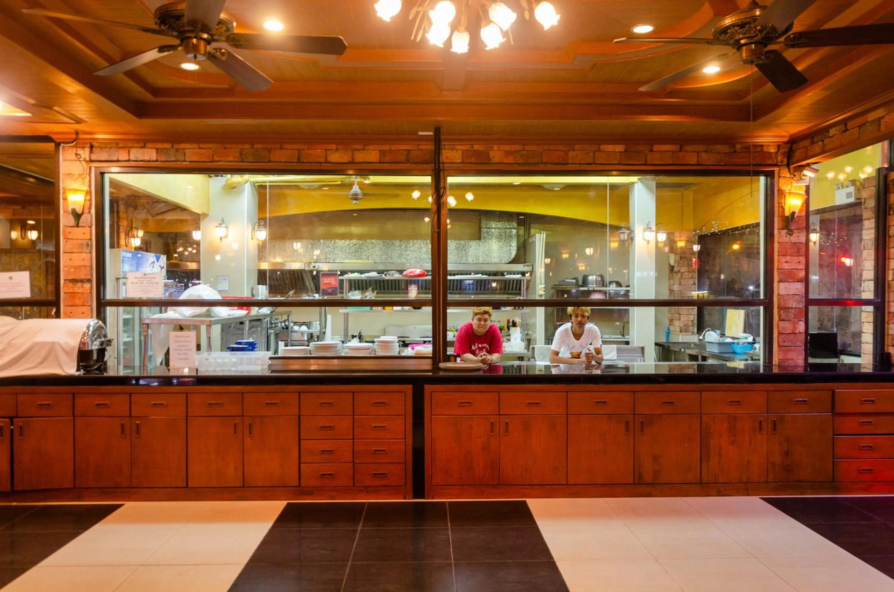 Restaurant/places to eat in Diva Patong Hotel