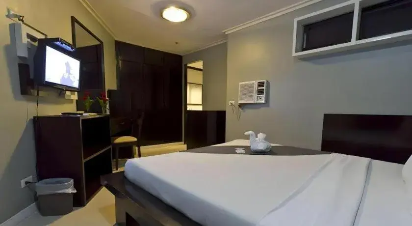 Bed in Richmond Plaza Hotel Bed in Richmond Plaza Hotel