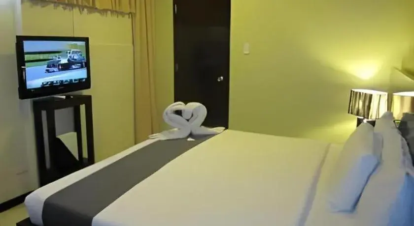 Bed in Richmond Plaza Hotel Bed in Richmond Plaza Hotel