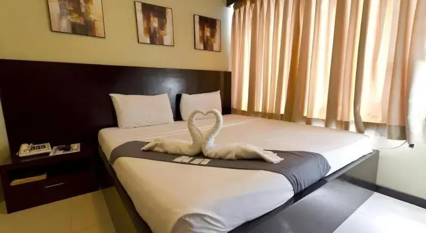 Bed in Richmond Plaza Hotel Bed in Richmond Plaza Hotel