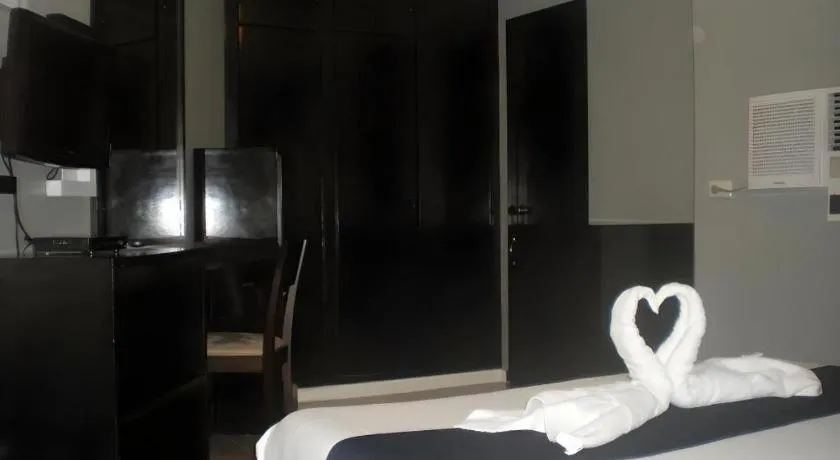 Bed in Richmond Plaza Hotel