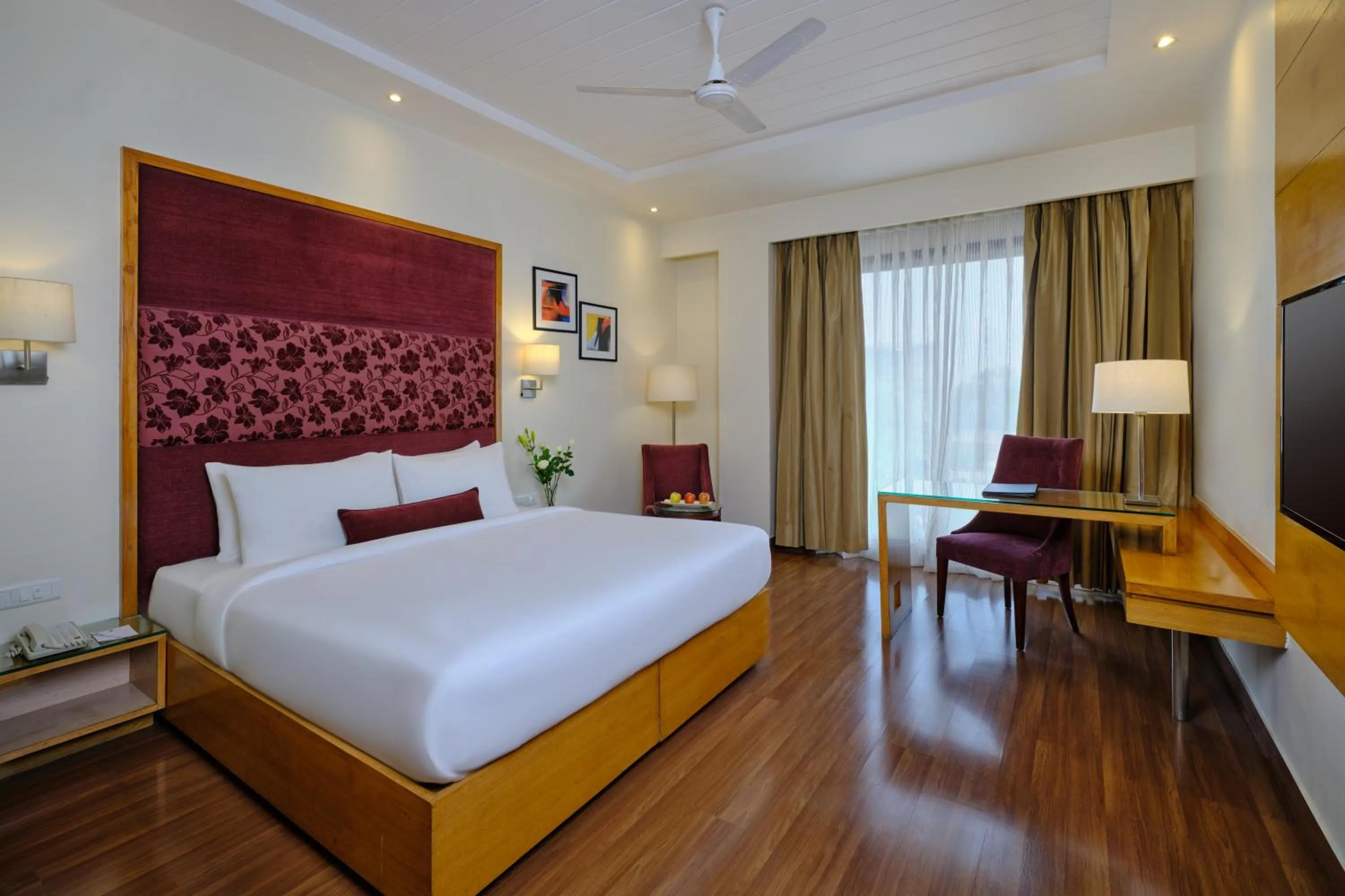 Bed in Best Western Country Woods Ambala