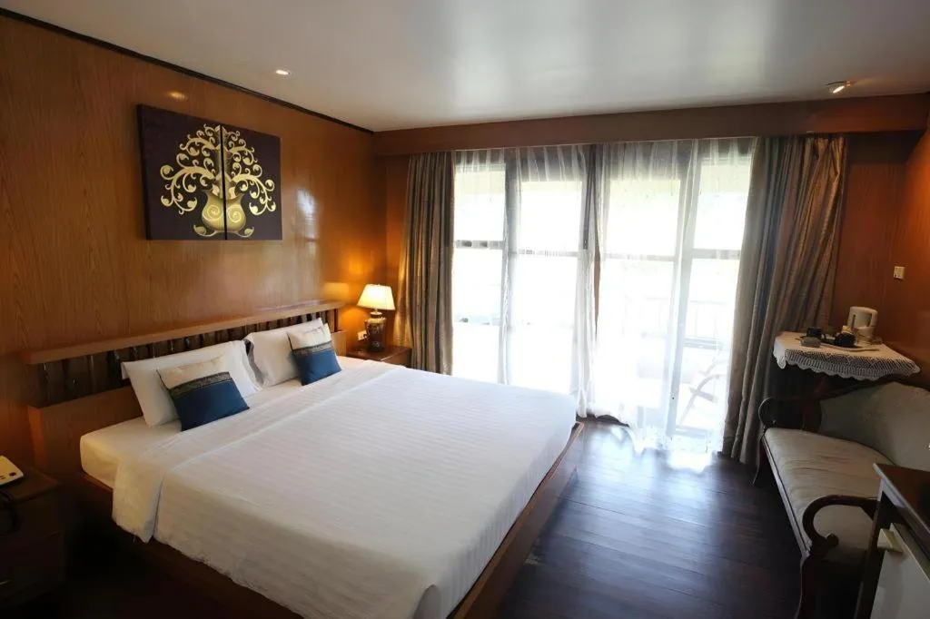 Bed in Phi Phi Banyan Villa