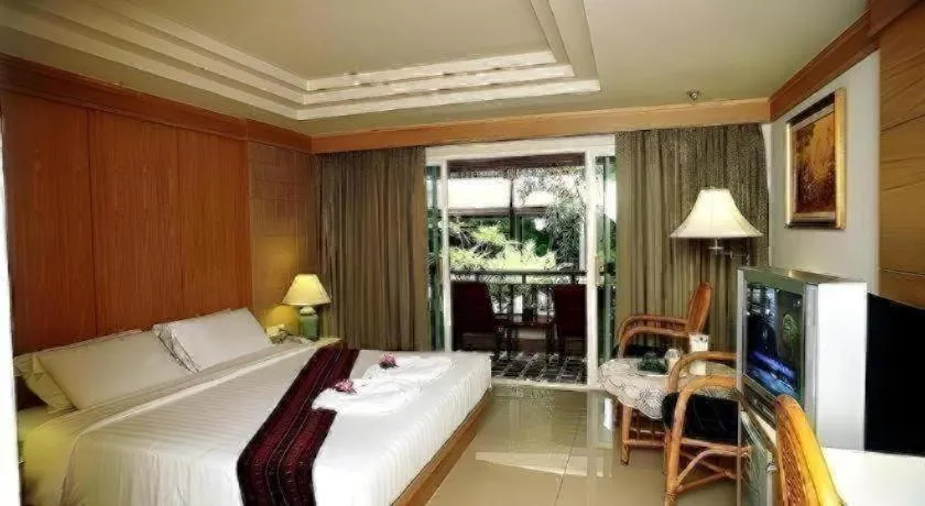 Bed in Phi Phi Banyan Villa