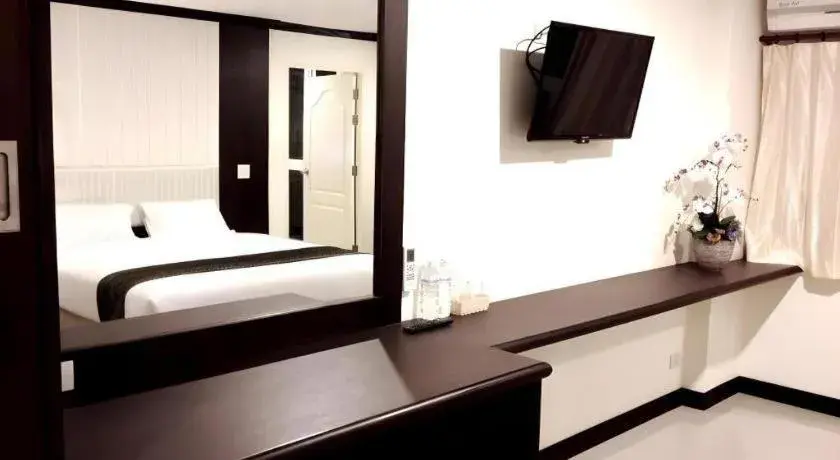 Bed in The Capital Hotel Bed in The Capital Hotel