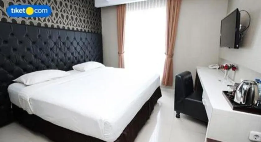 Bed in Rizen Premiere Hotel