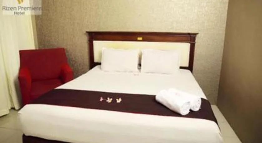 Bed in Rizen Premiere Hotel