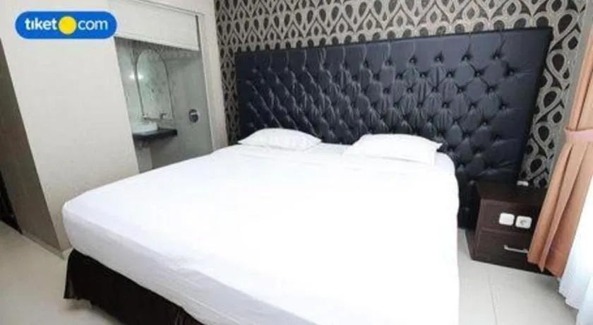 Bed in Rizen Premiere Hotel
