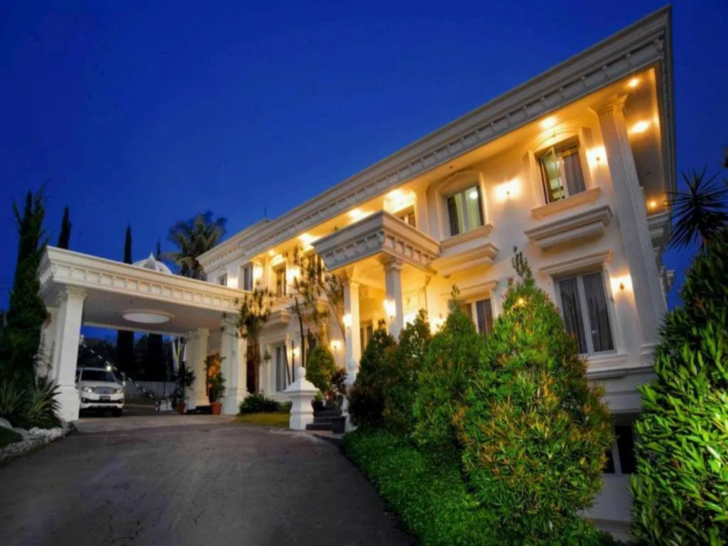 Rizen Premiere Hotel