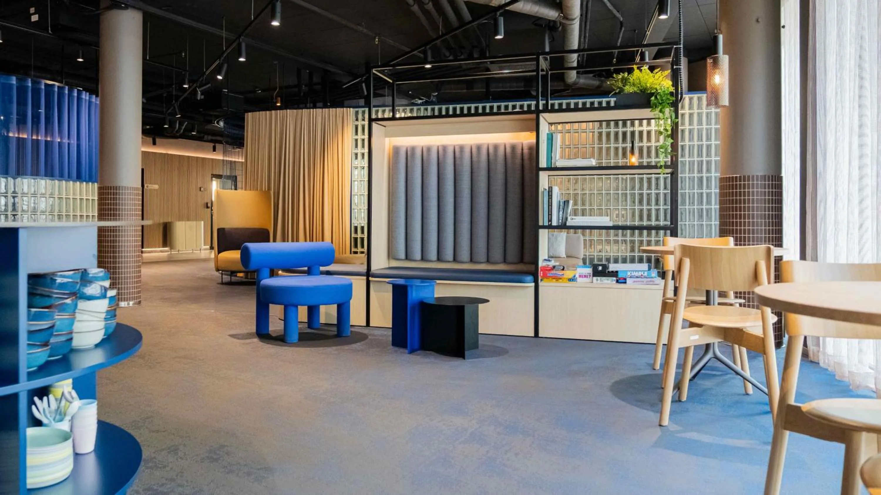 Communal lounge/ TV room in Citybox Helsinki