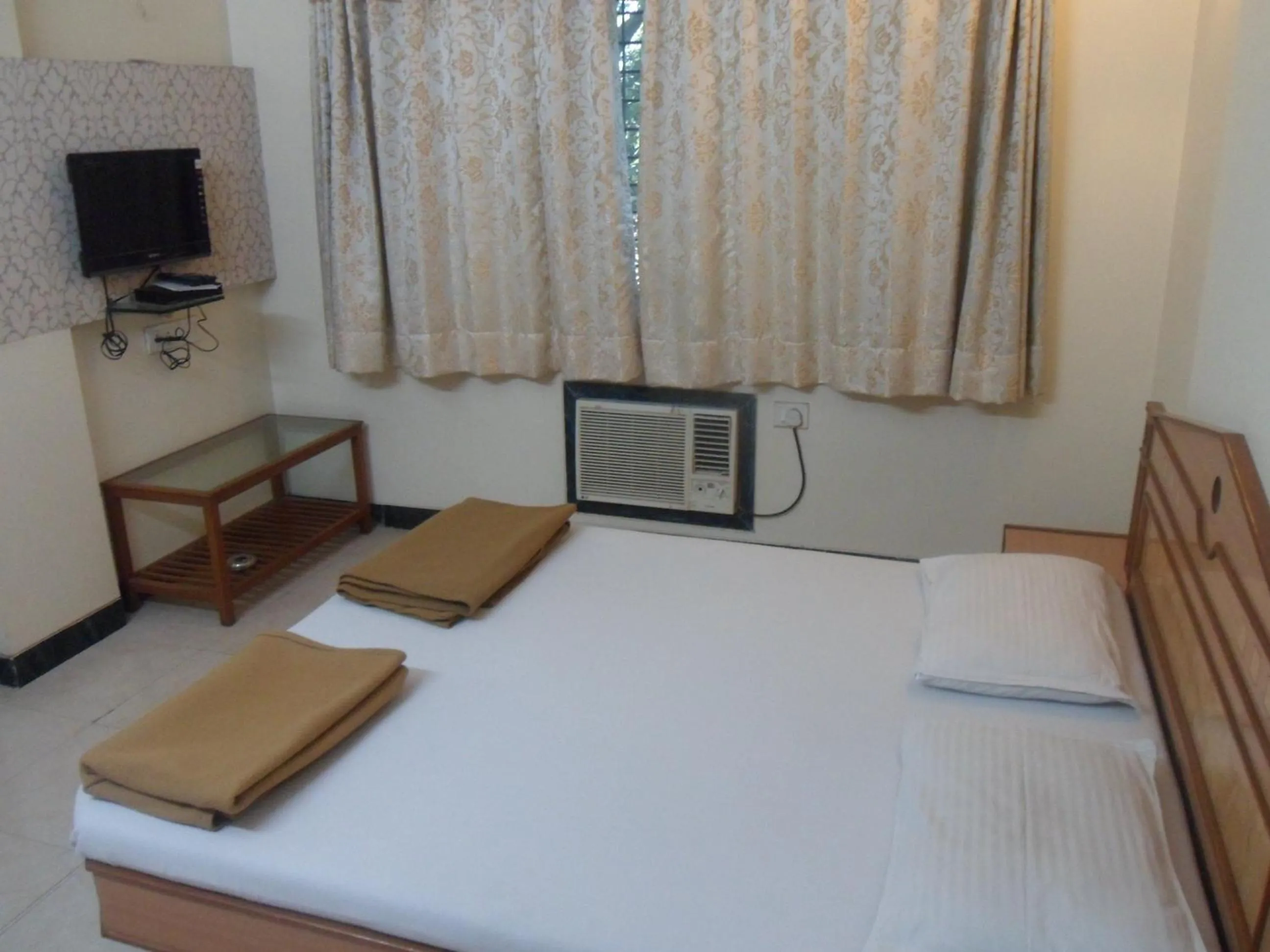 Bed in Hotel Pooja International