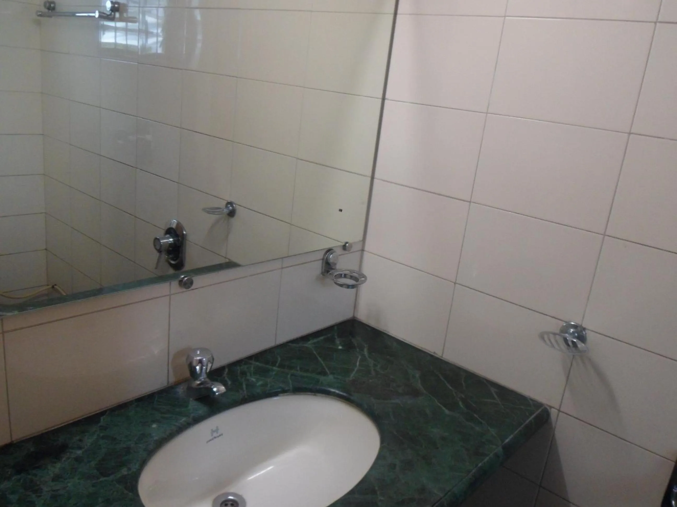 Bathroom in Hotel Pooja International