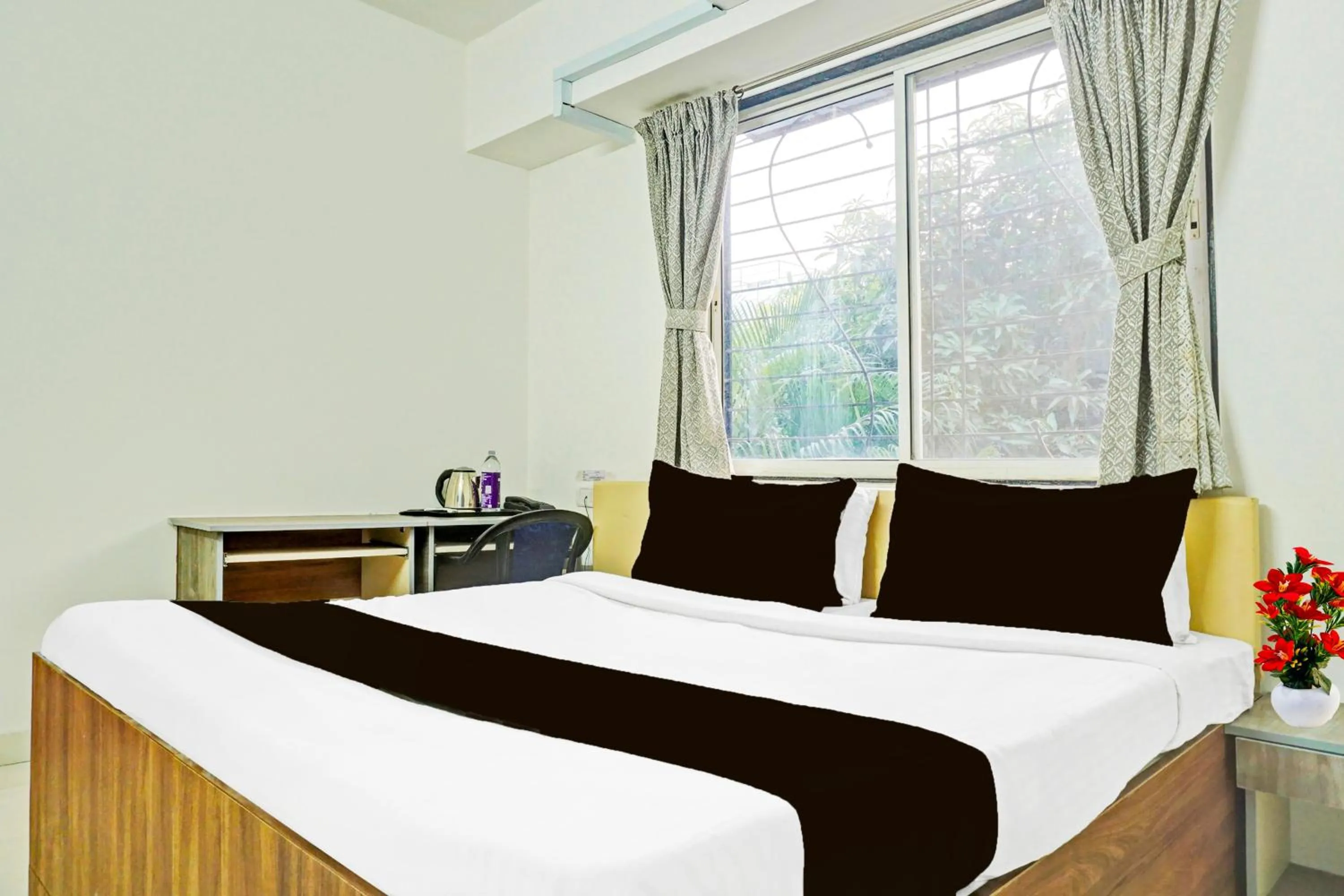 Bedroom, Bed in Super Collection O Baner formerly Seven Hills