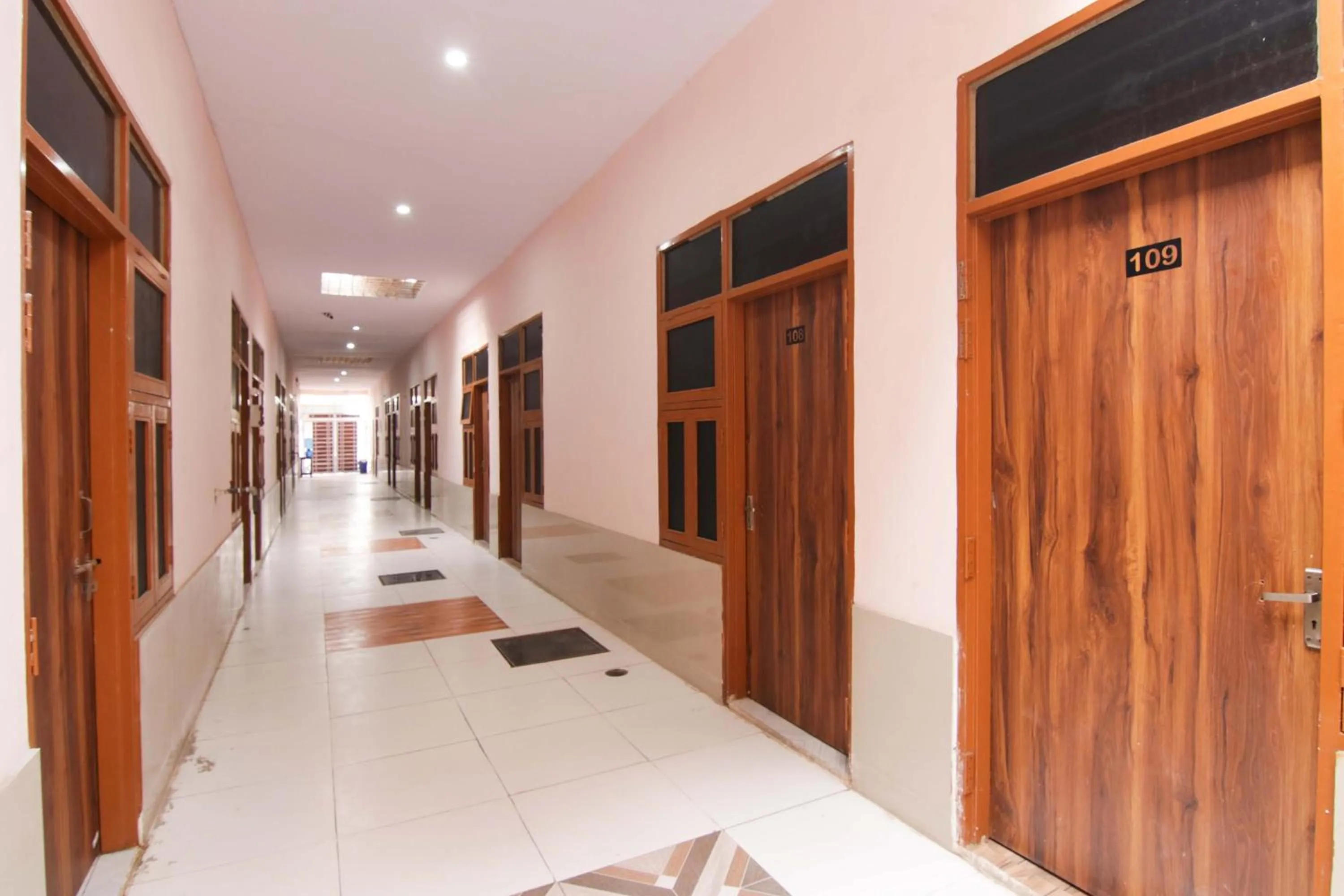 Lobby or reception in Hotel O Royal Place