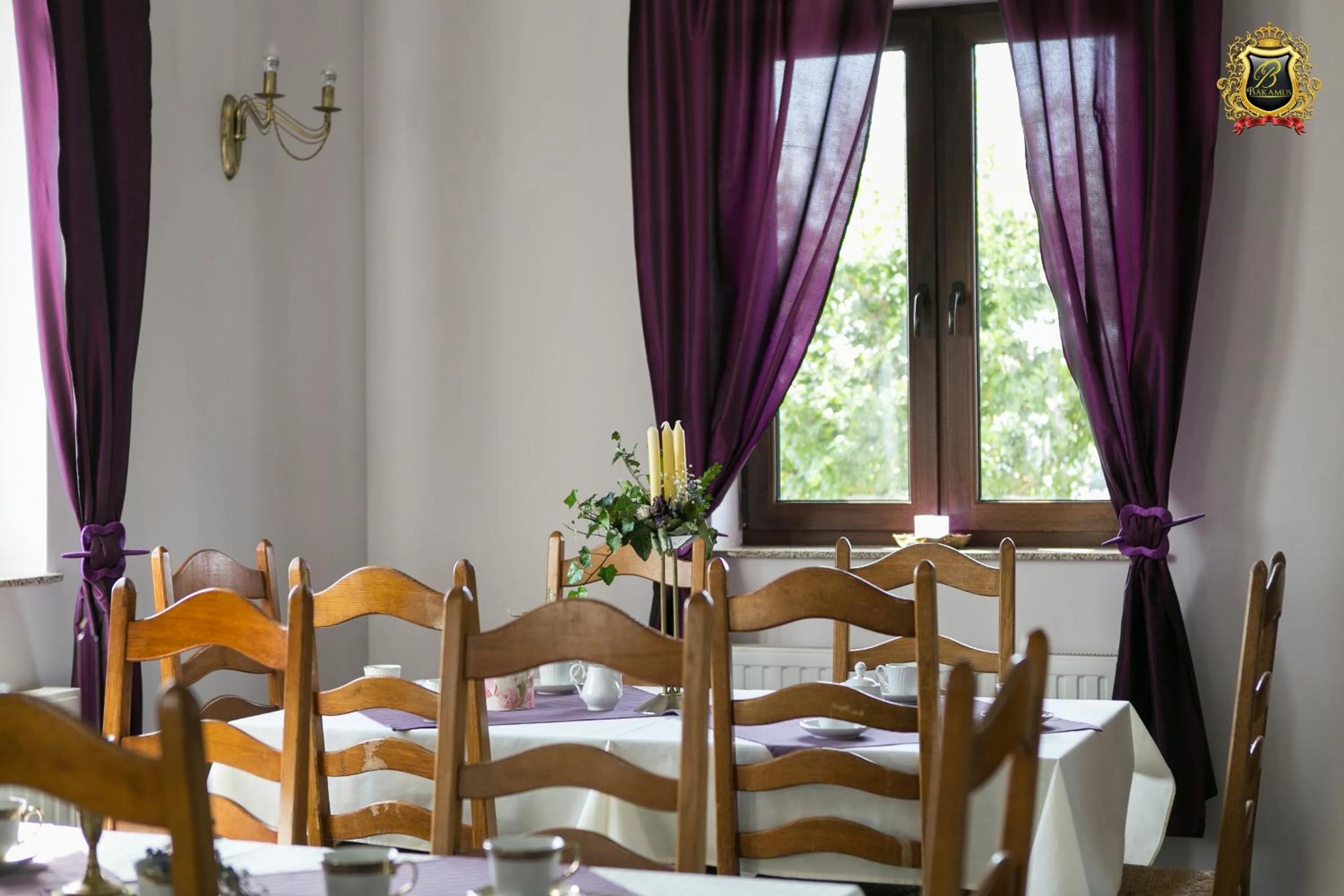 Restaurant/places to eat in Rezydencja Bakamus