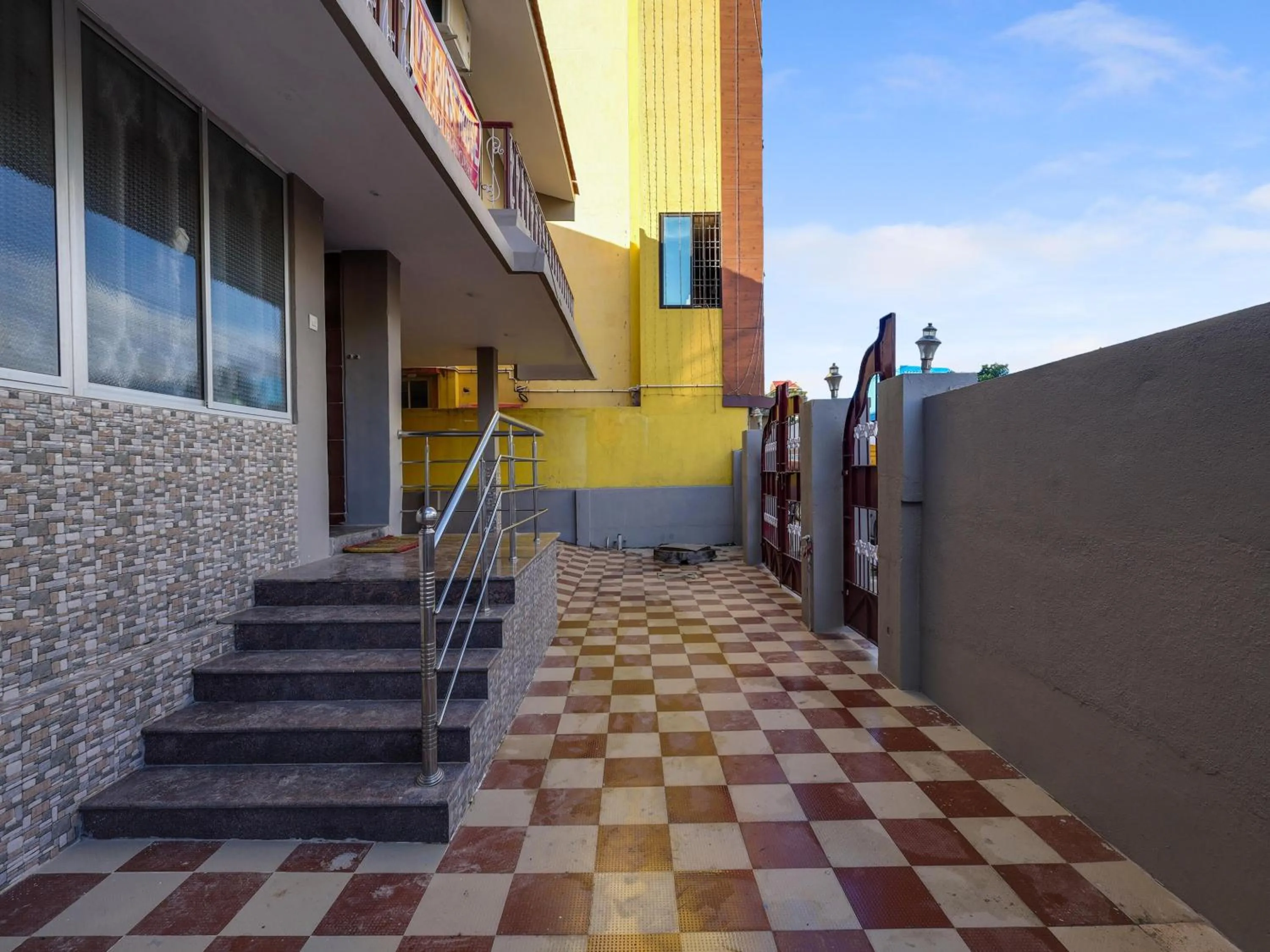 Facade/entrance in Super Hotel O Vsv Guest House Maduravoyal