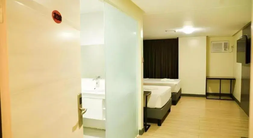 Bed in Travelite Hotel Legarda Bed in Travelite Hotel Legarda