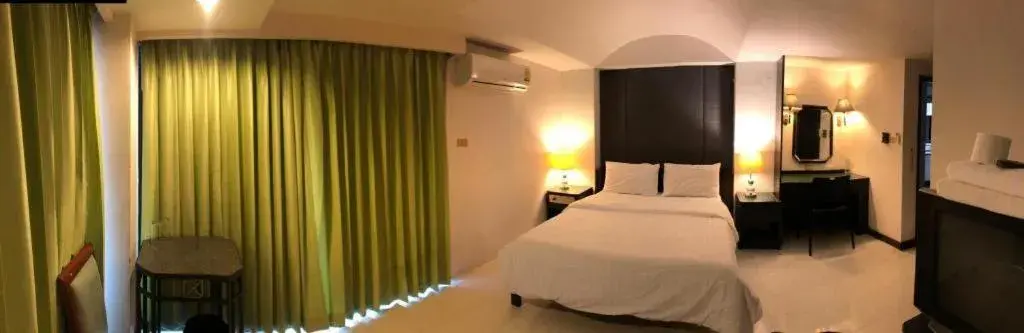 Bed in S.C. Heritage Hotel Bed in S.C. Heritage Hotel