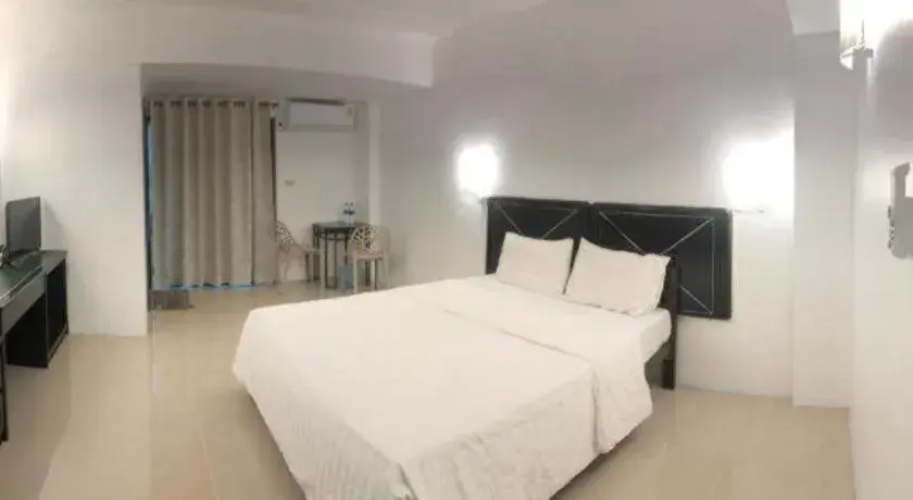 Bed in S.C. Heritage Hotel Bed in S.C. Heritage Hotel