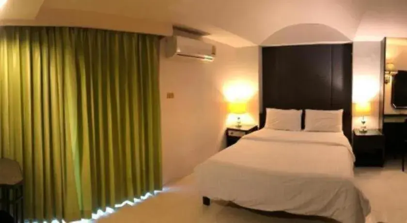 Bed in S.C. Heritage Hotel Bed in S.C. Heritage Hotel