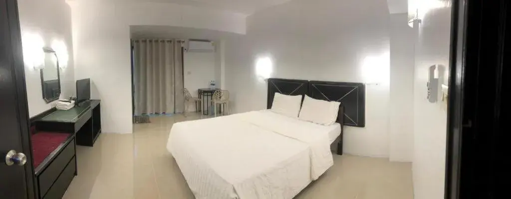 Bed in S.C. Heritage Hotel Bed in S.C. Heritage Hotel