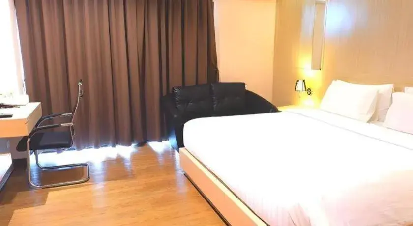 Bed in L Hotel Bed in L Hotel