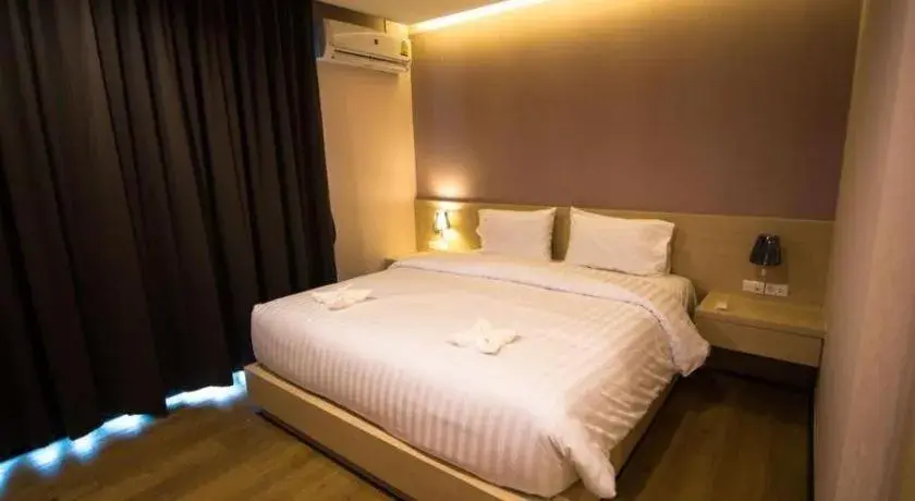 Bed in L Hotel Bed in L Hotel