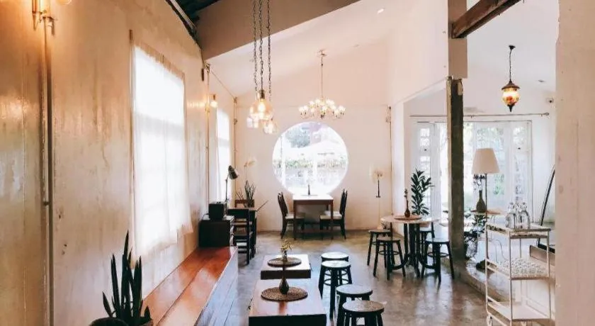 Khemjit cafe' and bed