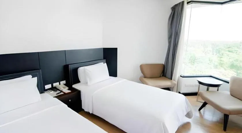 Bed in The Sez Hotel Bangsaen