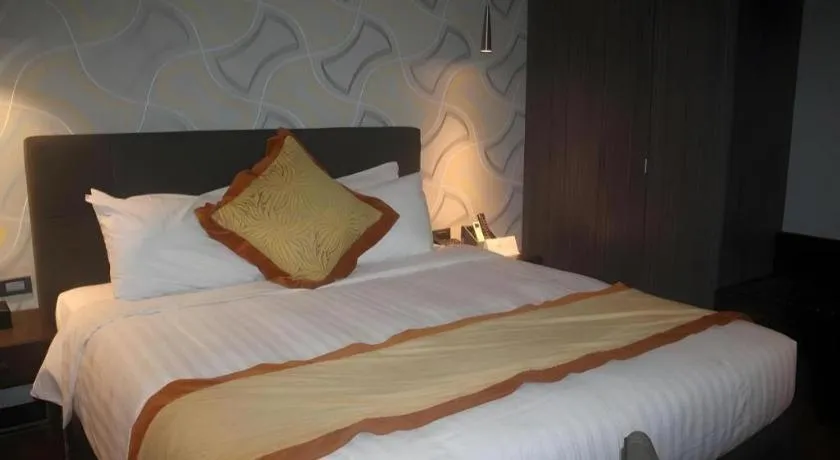 Bed in F1 Hotel Manila