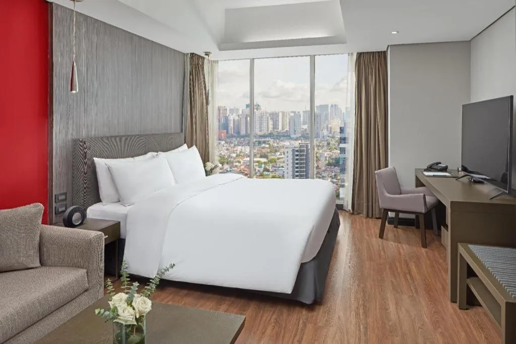 Bed in F1 Hotel Manila