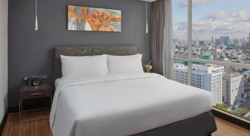 Bed in F1 Hotel Manila