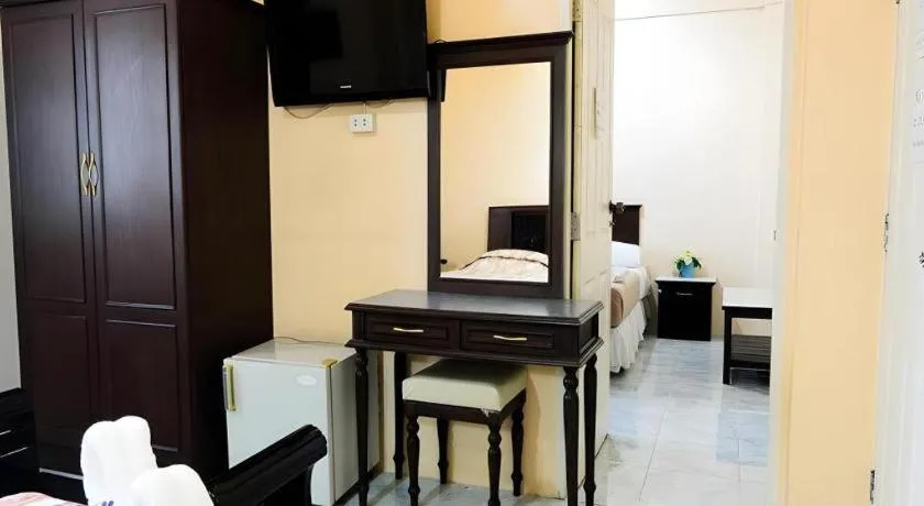 Bed in Sananwan Palace