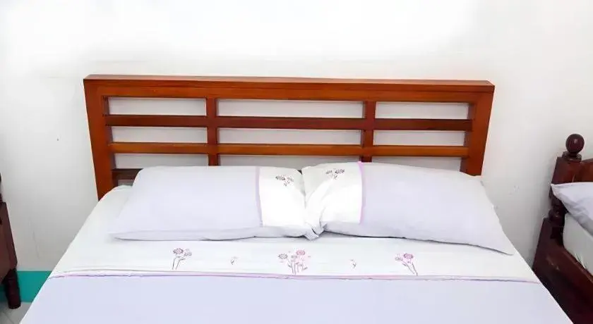 Bed in Palm Grove Saud Holiday Complex Hotel Bed in Palm Grove Saud Holiday Complex Hotel