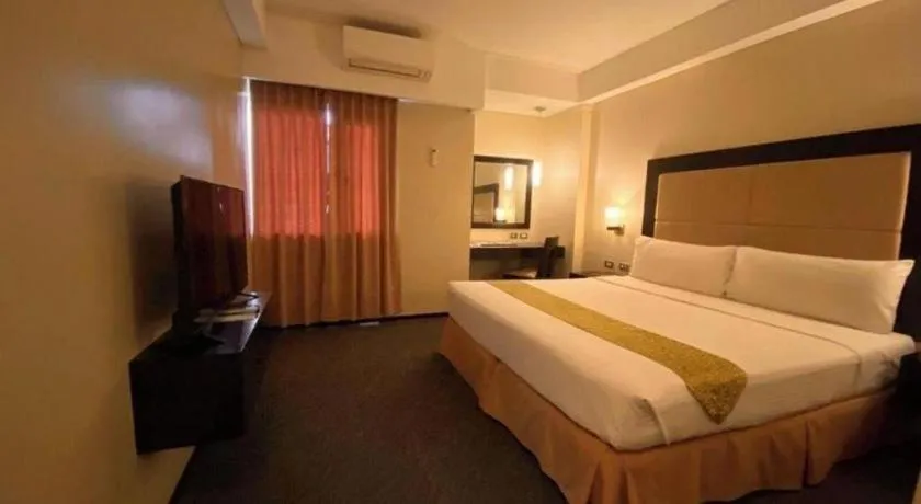 Bed in Mallberry Suites Business Hotel