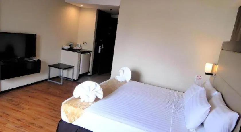 Bed in Mallberry Suites Business Hotel