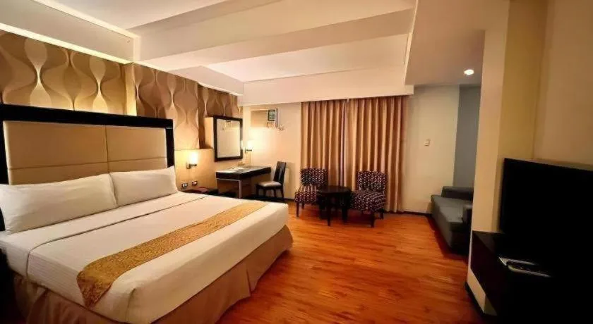 Bed in Mallberry Suites Business Hotel