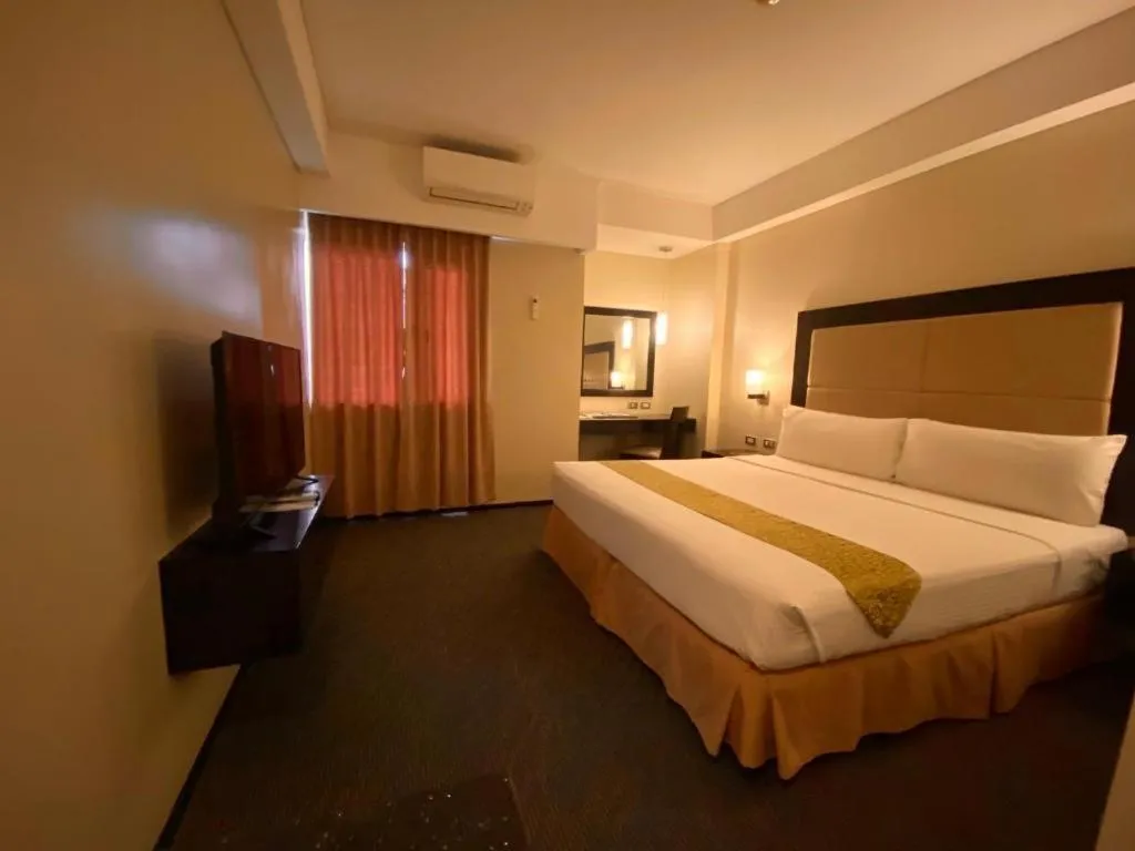 Bed in Mallberry Suites Business Hotel