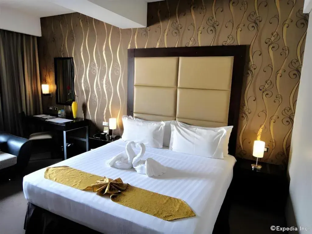 Bed in Mallberry Suites Business Hotel Bed in Mallberry Suites Business Hotel