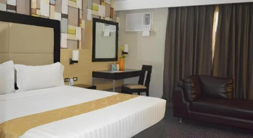 Bed in Mallberry Suites Business Hotel
