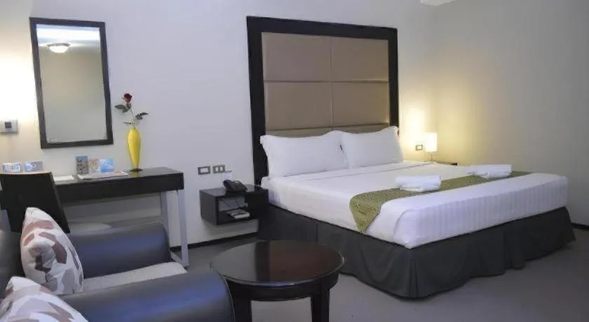 Bed in Mallberry Suites Business Hotel