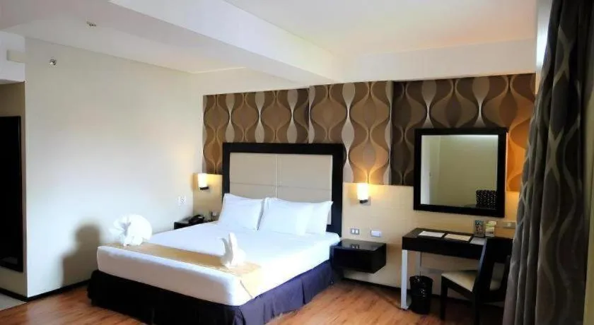 Bed in Mallberry Suites Business Hotel