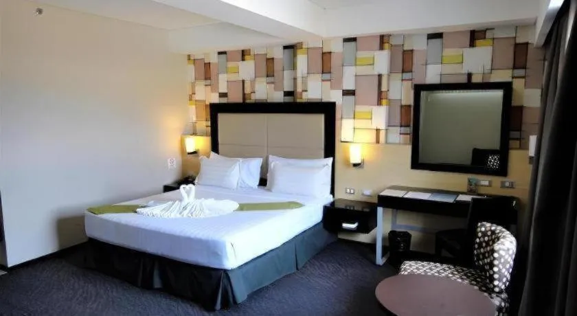 Bed in Mallberry Suites Business Hotel