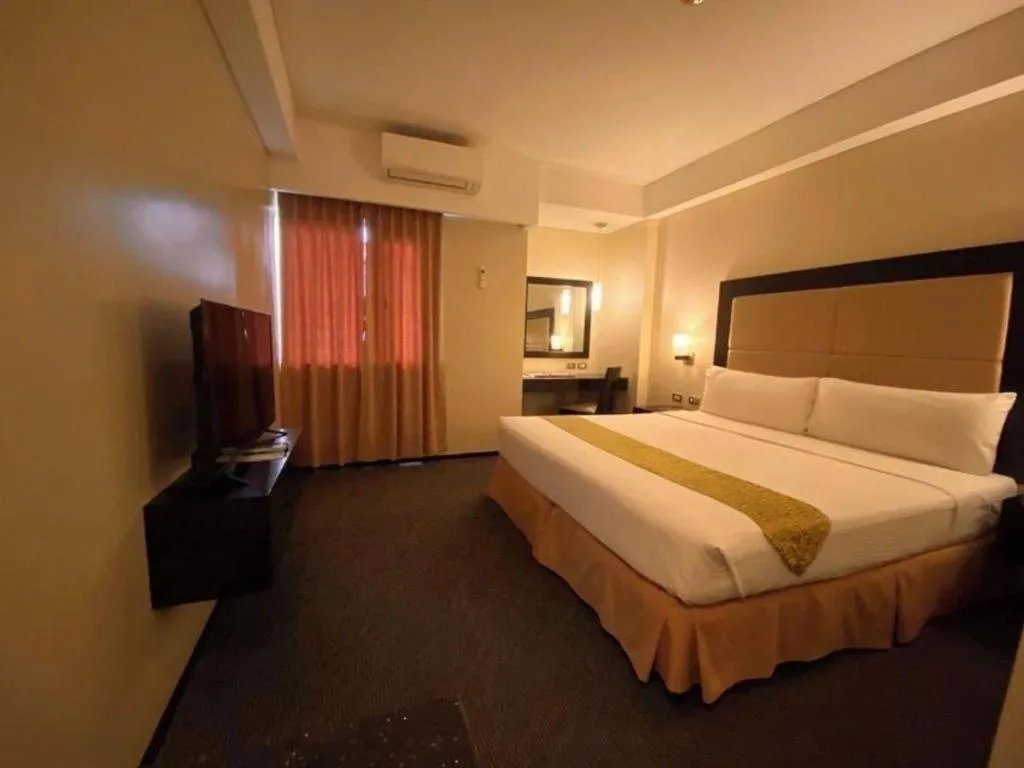 Bed in Mallberry Suites Business Hotel