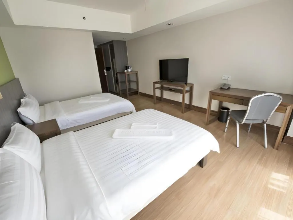 Bed in Newtown Plaza Hotel