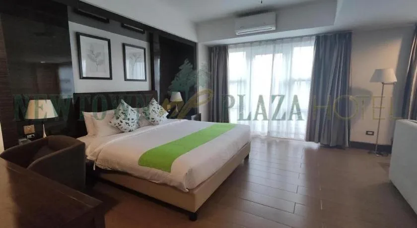 Bed in Newtown Plaza Hotel